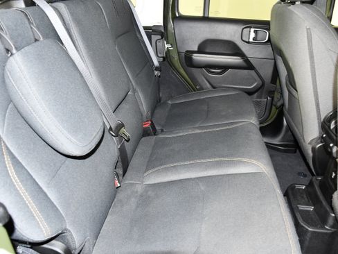 Used 2024 Jeep Wrangler Unlimited Sahara AWD/4WD image 45