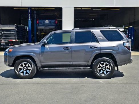 Used 2023 Toyota 4Runner TRD Off-Road Premium w/ Off Road Premium Plus Package AWD/4WD image 2