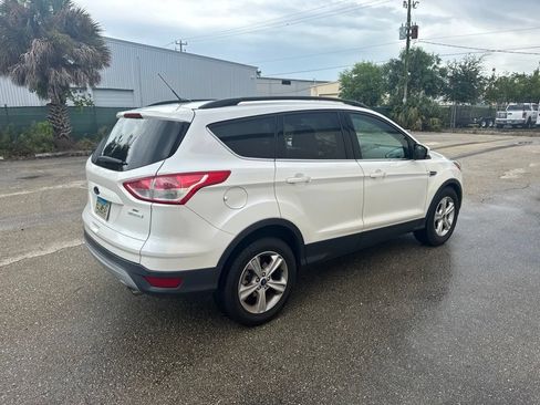 Used 2016 Ford Escape SE w/ Equipment Group 201A FWD image 4