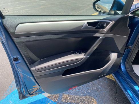 Used 2017 Volkswagen Golf SE FWD image 26