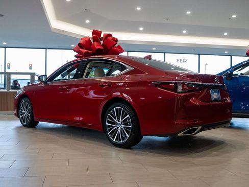 New 2025 Lexus ES 350 w/ Premium Package image 4