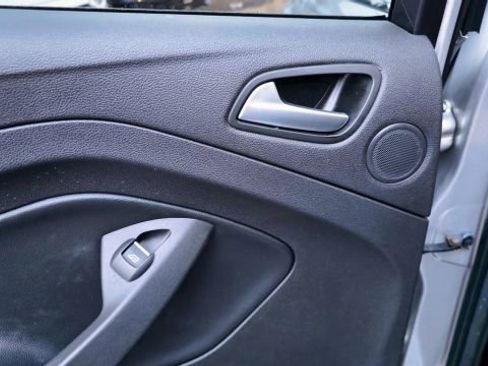 Used 2017 Ford Escape SE w/ Equipment Group 201A image 28