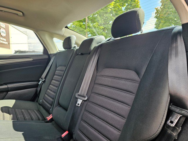 Used 2018 Ford Fusion SE w/ Fusion SE Technology Package FWD image 20