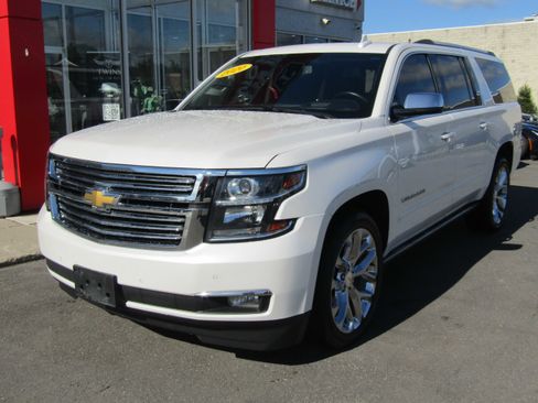 Used 2020 Chevrolet Suburban Premier AWD/4WD image 2