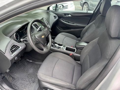Used 2017 Chevrolet Cruze LT w/ Convenience Package image 11
