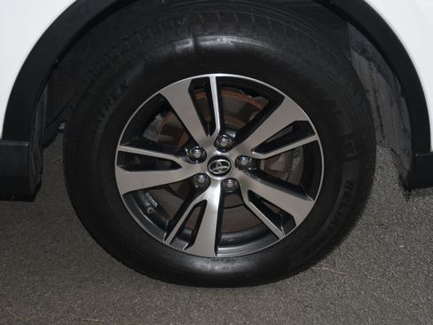 Used 2018 Toyota RAV4 XLE FWD image 21