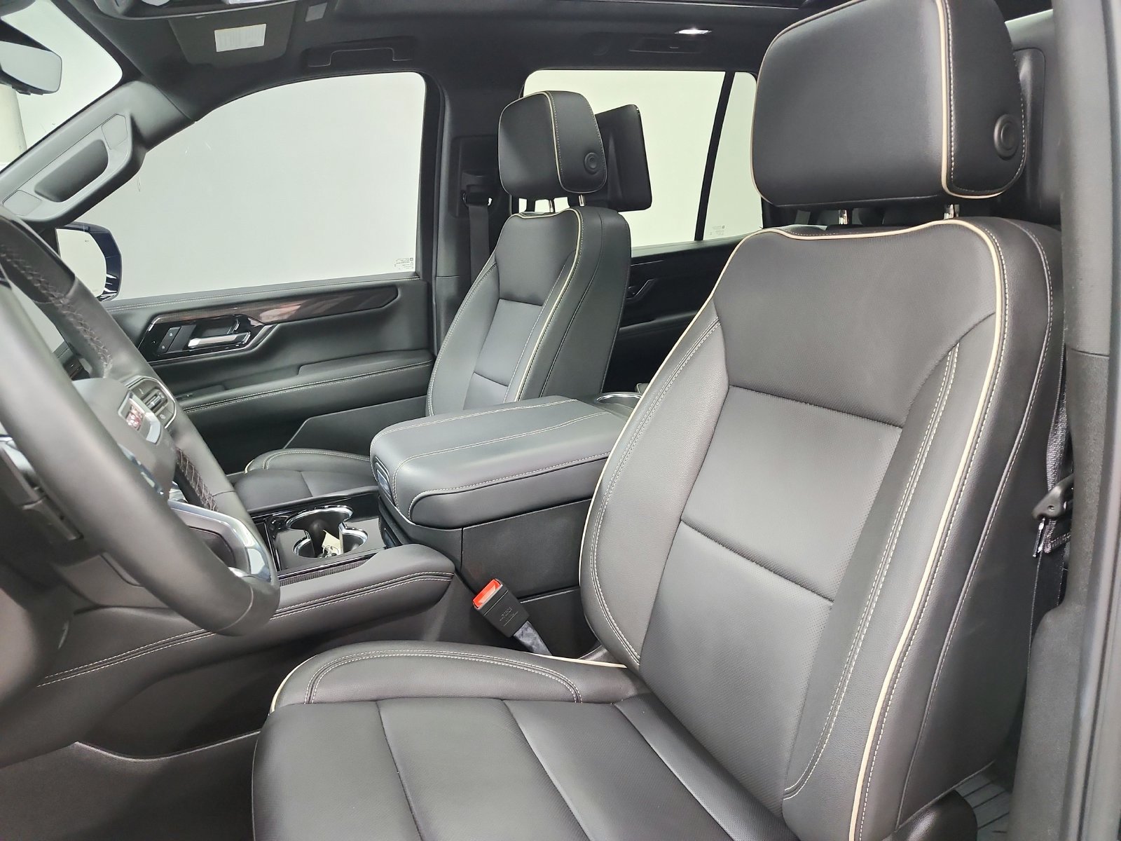 Used 2026 GMC Yukon Elevation w/ Elevation Premium Package AWD/4WD image 19