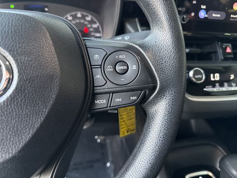 Used 2025 Toyota Corolla LE FWD image 19