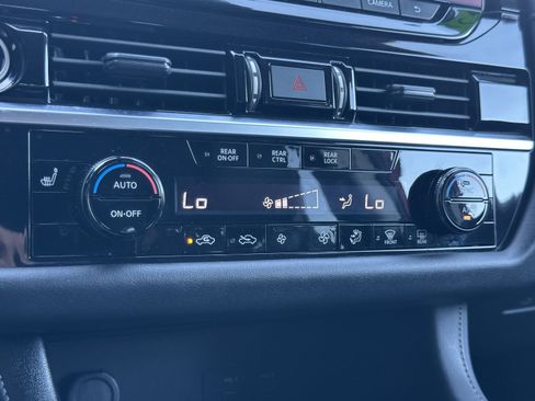Used 2024 Nissan Pathfinder SV FWD image 20