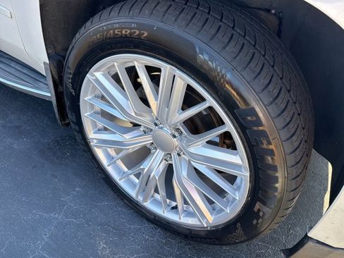 Used 2019 Chevrolet Suburban Premier image 12