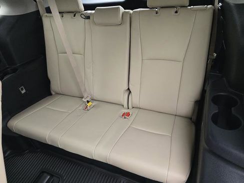 Used 2023 Toyota Highlander XLE image 11