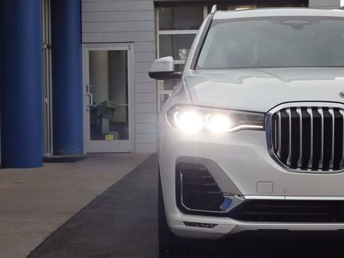Used 2020 BMW X7 xDrive40i w/ Premium Package AWD/4WD image 31