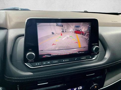Used 2022 Nissan Rogue SV FWD image 23