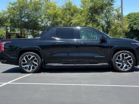 Used 2025 Chevrolet Silverado EV RST AWD/4WD image 10
