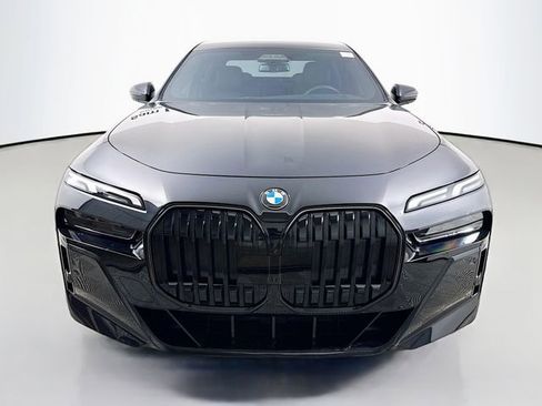 Used 2025 BMW 760i xDrive AWD/4WD image 2