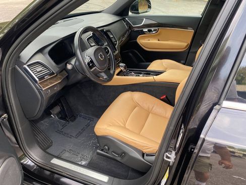 Used 2018 Volvo XC90 T6 Momentum w/ Convenience Package AWD/4WD image 11