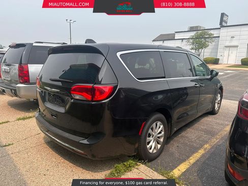 Used 2018 Chrysler Pacifica Touring Plus FWD image 6