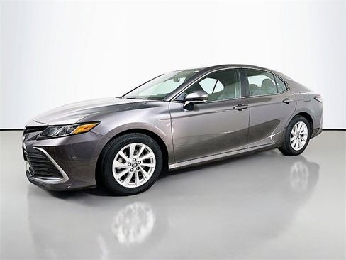 Used 2023 Toyota Camry LE image 3