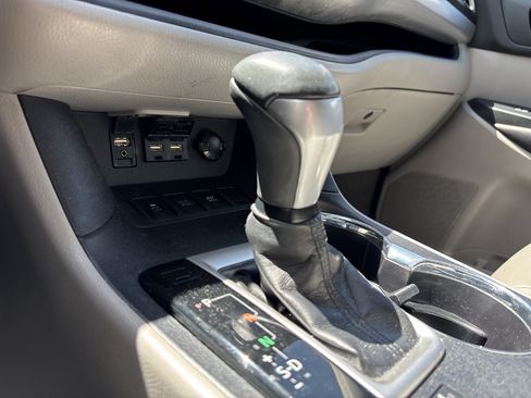 Used 2019 Toyota Highlander XLE AWD/4WD image 25