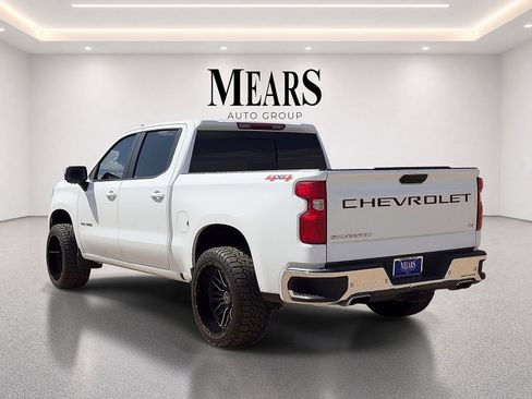 Used 2023 Chevrolet Silverado 1500 LT AWD/4WD image 3