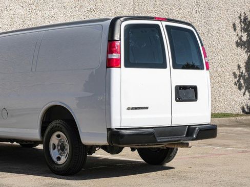 Used 2020 Chevrolet Express 2500 image 14