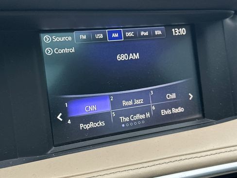 Used 2017 INFINITI QX30 Premium w/ Navigation Package image 18