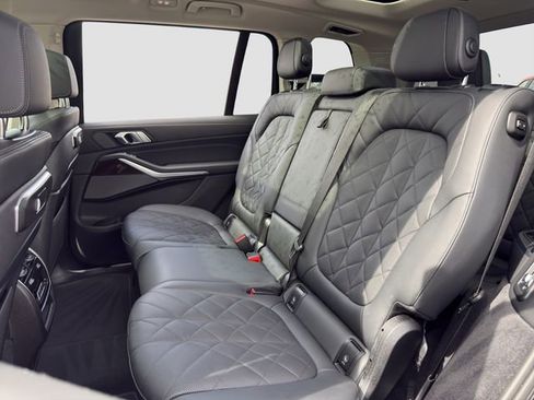 Used 2024 BMW X7 xDrive40i AWD/4WD image 13