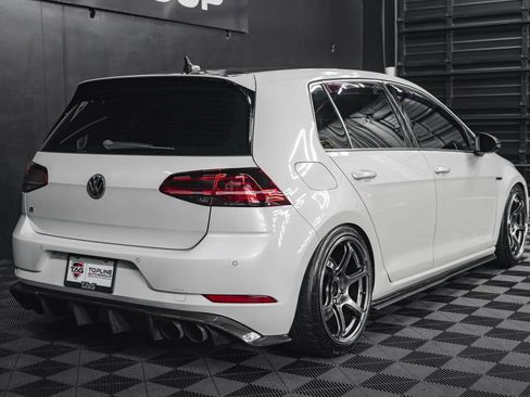 Used 2018 Volkswagen Golf R 4-Door image 24