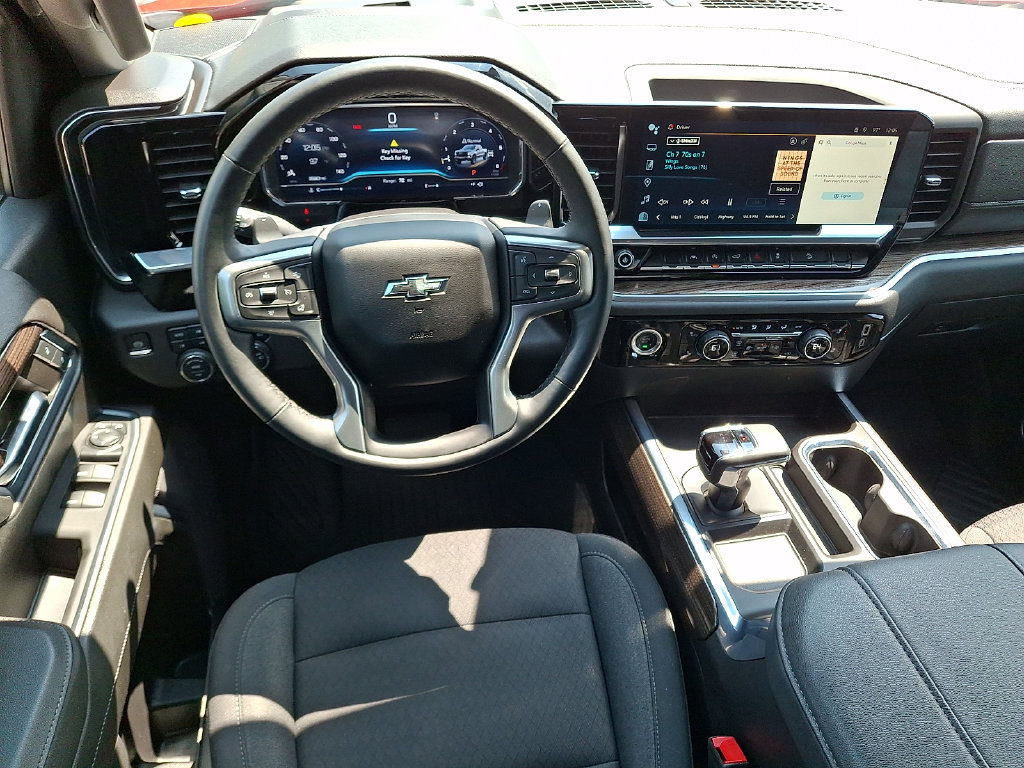 Used 2024 Chevrolet Silverado 1500 LT Trail Boss w/ LPO, Dark Essentials Package AWD/4WD image 2