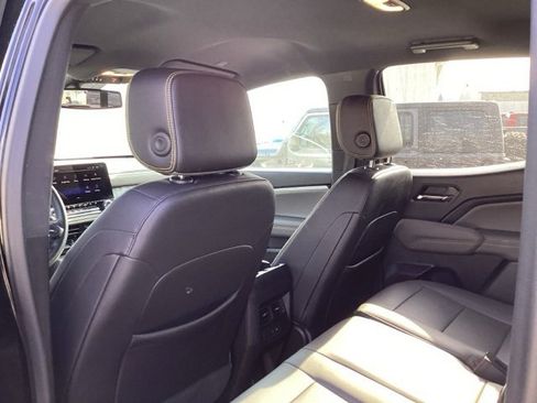 Used 2023 Chevrolet Colorado ZR2 w/ ZR2 Convenience Package III image 16