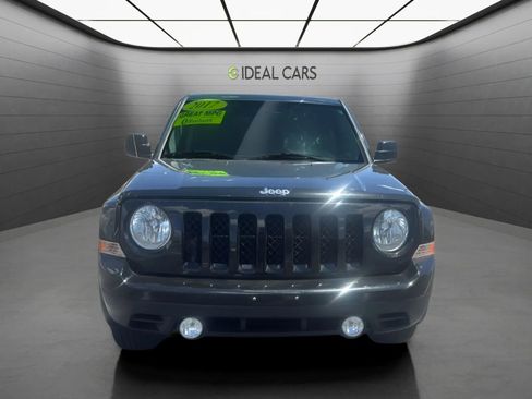 Used 2017 Jeep Patriot Latitude AWD/4WD image 2