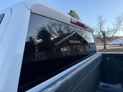 Used 2022 Chevrolet Silverado 1500 LT image 11