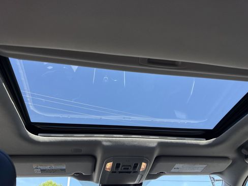 Used 2021 Toyota Highlander XLE FWD image 19