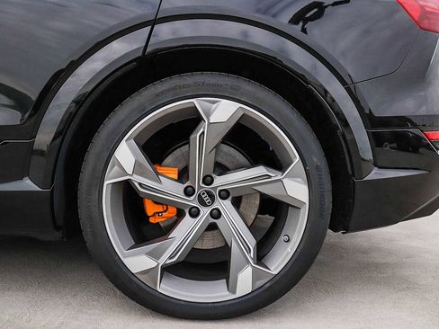 Used 2023 Audi e-tron S Prestige w/ Prestige Package image 12