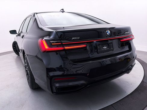 Used 2022 BMW 750i xDrive w/ Luxury Rear Seating Package image 4
