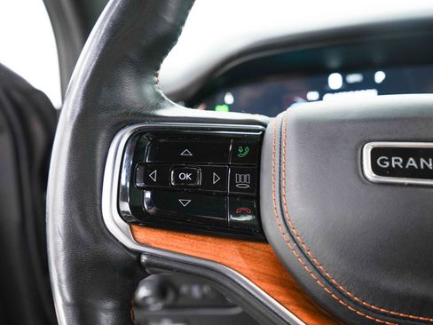 Used 2022 Jeep Grand Wagoneer Series III w/ Rear-Seat Entertainment Group AWD/4WD image 28