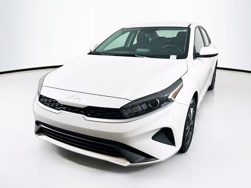 Used 2024 Kia Forte LXS FWD image 3