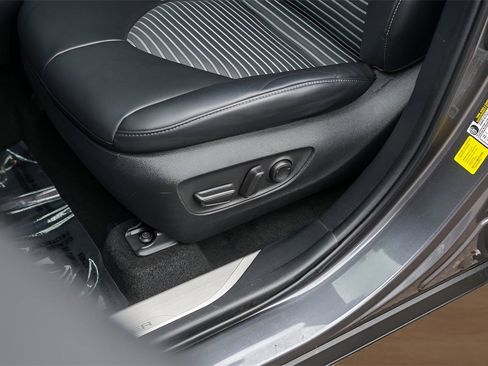 Used 2023 Toyota Highlander XSE image 8