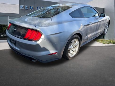 Used 2019 Ford Mustang Coupe image 3