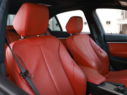 Used 2018 BMW 330i Sedan w/ M Sport Package image 21