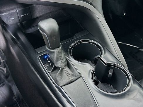Used 2020 Toyota Camry SE image 19