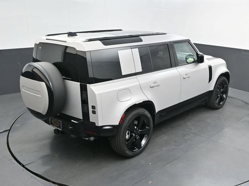 New 2026 Land Rover Defender 110 X-Dynamic SE AWD/4WD image 37