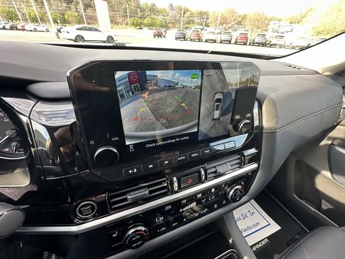 Used 2024 Nissan Pathfinder SL w/ Lighting Package (N92) image 22