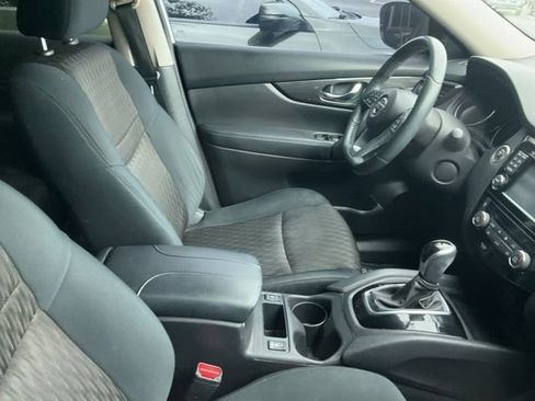 Used 2017 Nissan Rogue SV w/ SV Premium Package AWD/4WD image 4