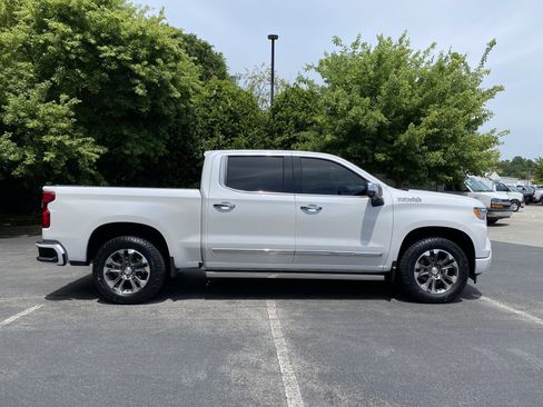 Used 2024 Chevrolet Silverado 1500 High Country w/ Technology Package AWD/4WD image 10