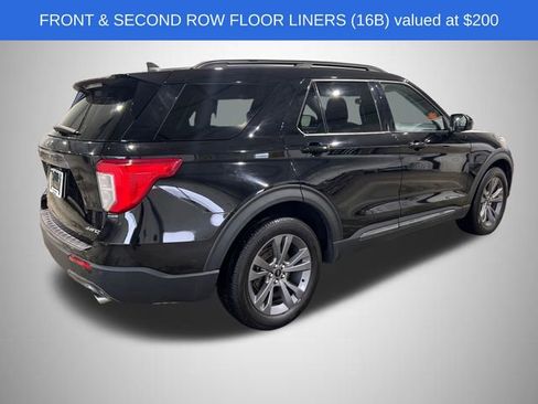 Used 2022 Ford Explorer XLT w/ Equipment Group 202A image 5