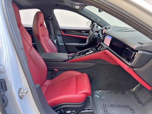 Used 2025 Porsche Panamera image 16