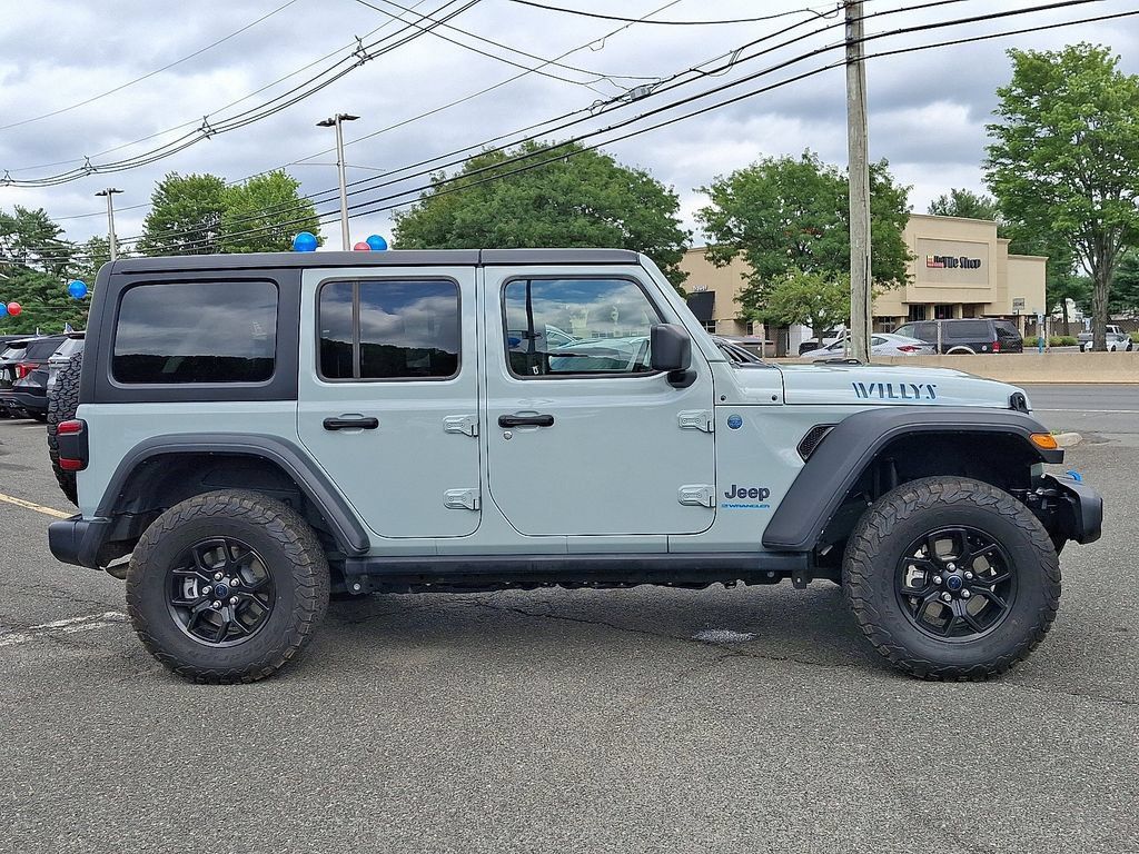 Used 2024 Jeep Wrangler Unlimited AWD/4WD image 8