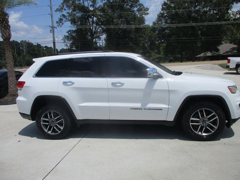 Used 2020 Jeep Grand Cherokee Limited AWD/4WD image 9