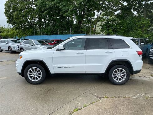 Used 2021 Jeep Grand Cherokee Laredo image 9